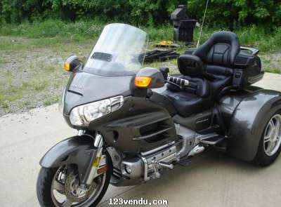 Annonces classees img:preview Honda Goldwing GL1800 TRIKE 