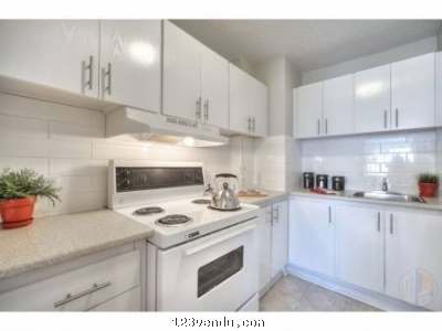 Annonces classees img:preview  4 1/2 Appartement ? louer 101 Place Charles-LeMoyne,Longueuil. 