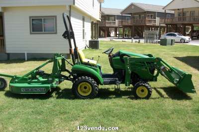 Annonces classees img:preview  JOHN DEERE TRACTOR 1023E WITH EXTRAS,LOADER, SHREDDE