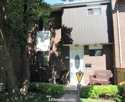 Annonces classees img:preview Condo style townhouse à Chomedey Laval