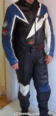 Annonces classees img:preview MANTEAU/PANTALON MOTO ET CASQUE OUVERT