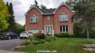 Annonces classees img:preview Blainville, 4 chambres, garage, secteur Fontainebleau!