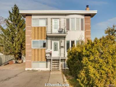 Annonces classees img:preview TRIPLEX À VENDRE À LONGUEUIL 489 000$