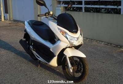 Annonces classees img:preview JE DONNE MA MOTO SCOOTER HONDA PCX 125 GRATUIT 