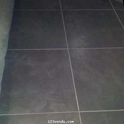 Annonces classees img:preview 36 pi2 de tuiles de porcelaine 24"X24" gris foncé