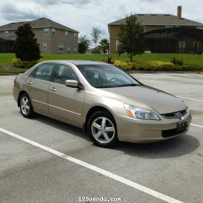 Annonces classees img:preview Honda accord 2.4L 4-portes année 2003.