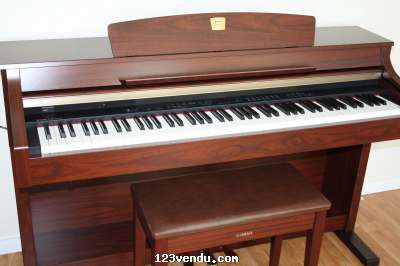 Annonces classees img:preview Piano Yamaha (clavinova) Série CLP330M