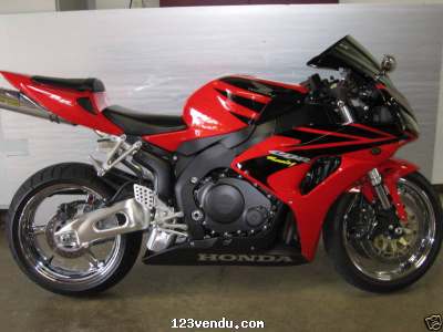 Annonces classees img:preview Moto Honda CBR 1000 RR a tres bon etat