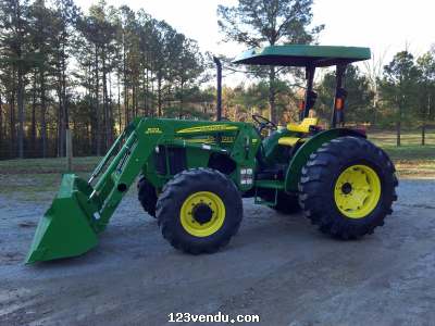 Annonces classees img:preview JOHN DEERE 5205 4X4 TRACTEUR EN 522 CHARGEUR