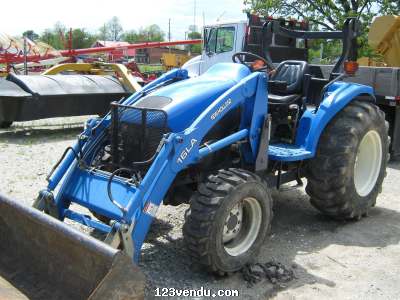 Annonces classees img:preview 2004 New Holland TC40A 4X4 Tractor Loader