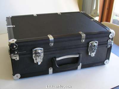 Annonces classees img:preview Valise photo noire en aluminium 