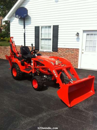 Annonces classees img:preview Tracteur 2005 Kubota BX2 4 x4  680 heures de tracteur très propre