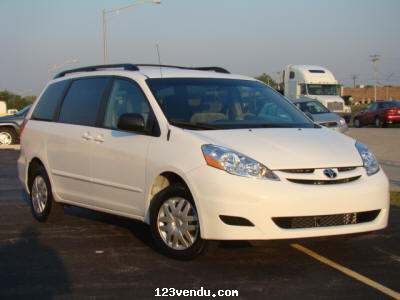 Annonces classees img:preview Toyota Sienna 2005 à vendre