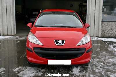 Annonces classees img:preview Peugeot 207 1.4HDI 83000 km 5 places